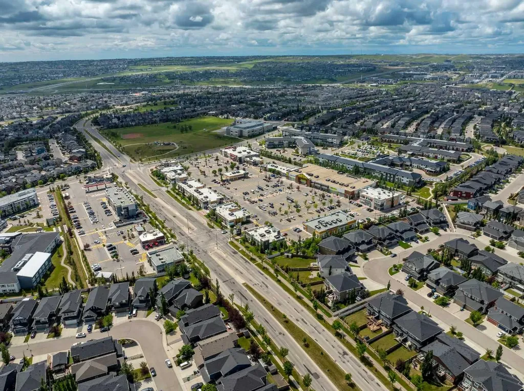 25 Evansglen Mews NW Calgary AB T3P 0P1