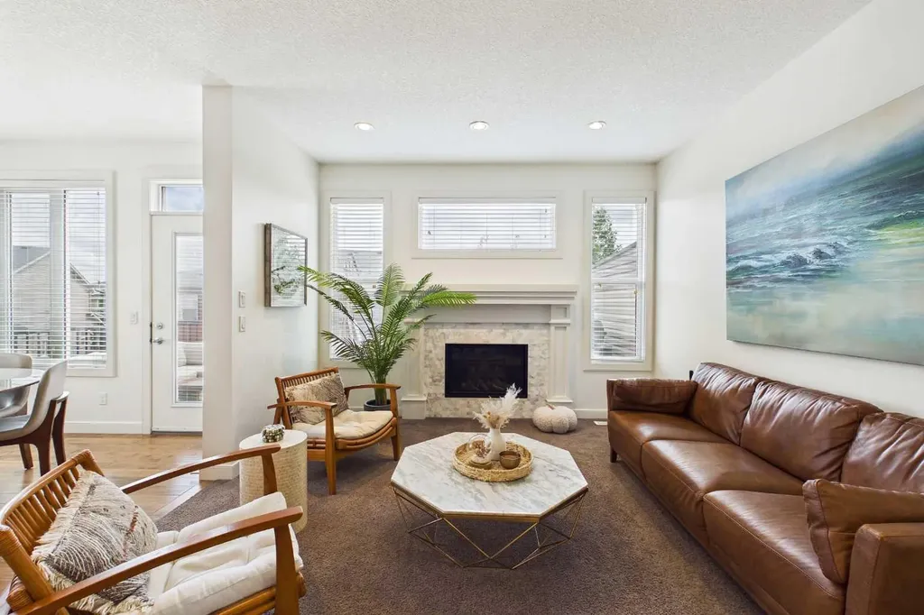 25 Evansglen Mews NW Calgary AB T3P 0P1