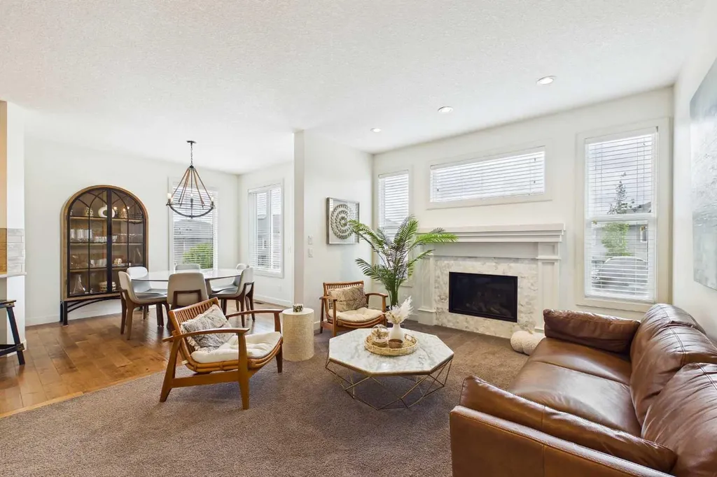 25 Evansglen Mews NW Calgary AB T3P 0P1