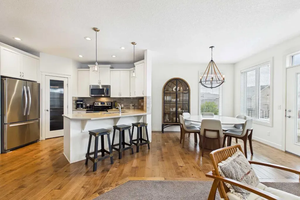 25 Evansglen Mews NW Calgary AB T3P 0P1