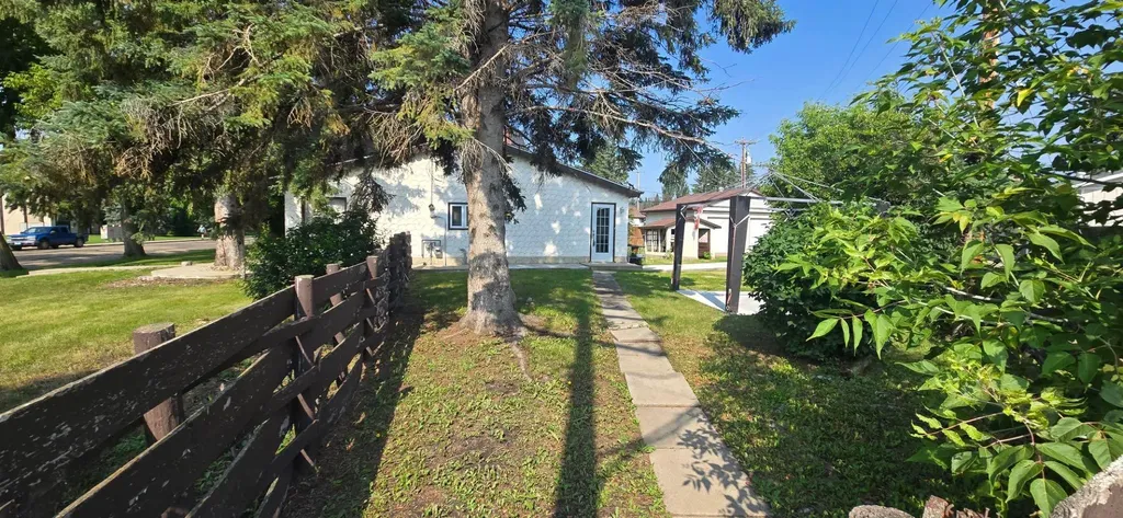 4902 52 Street Lacombe AB T4L1J8