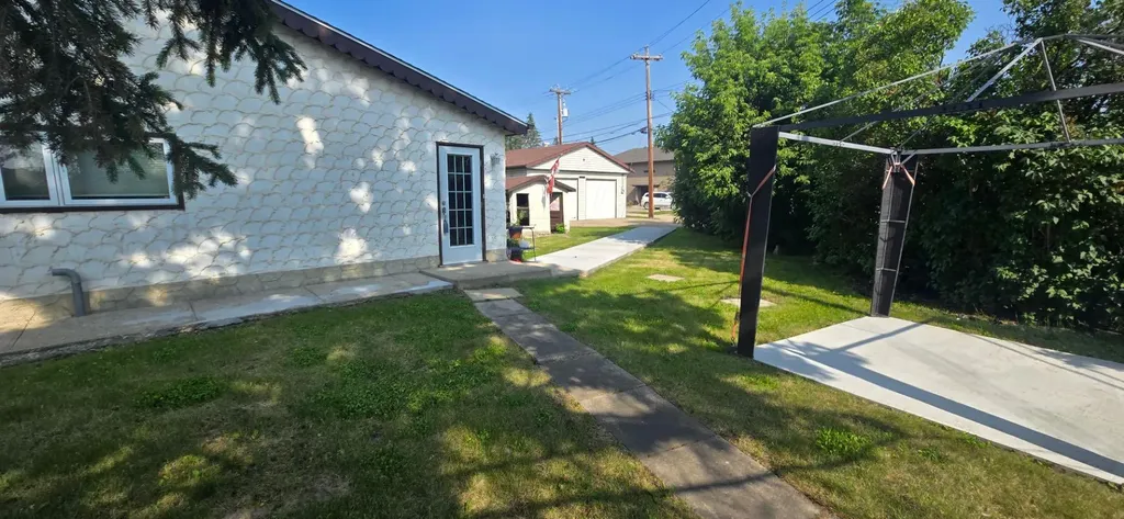4902 52 Street Lacombe AB T4L1J8