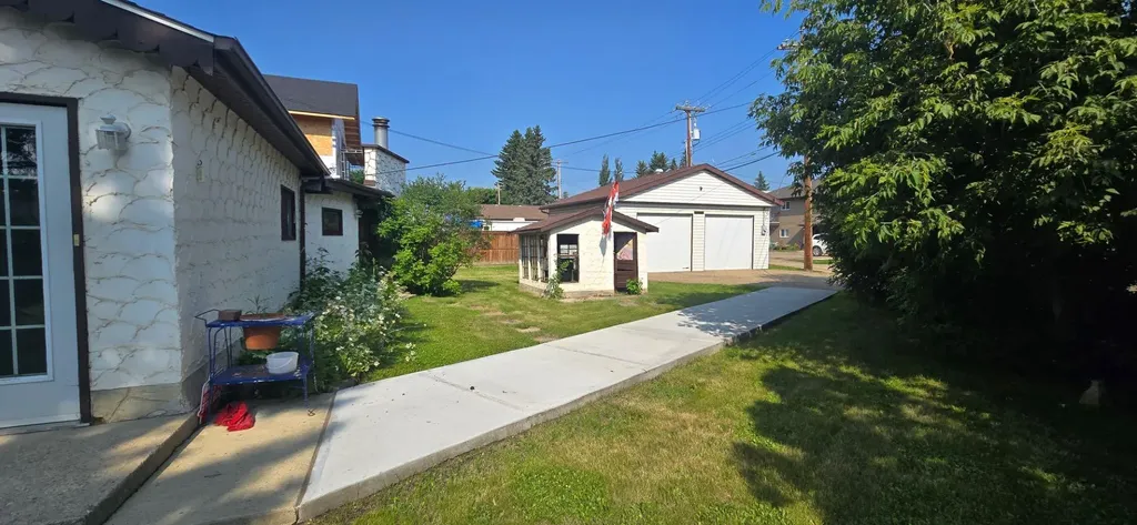4902 52 Street Lacombe AB T4L1J8