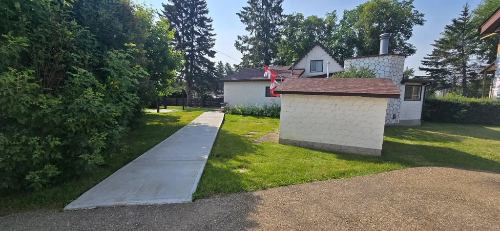 4902 52 Street Lacombe AB T4L1J8