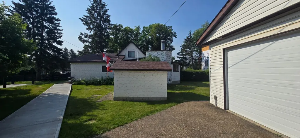 4902 52 Street Lacombe AB T4L1J8