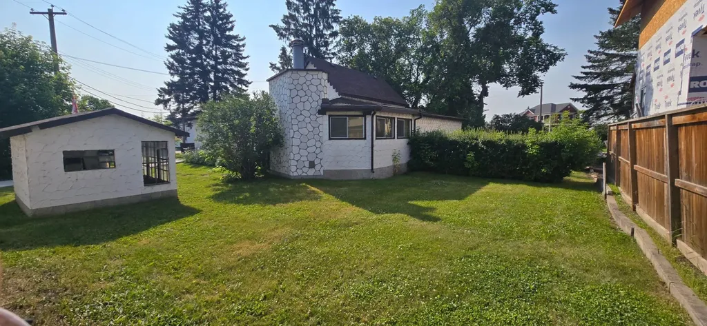 4902 52 Street Lacombe AB T4L1J8