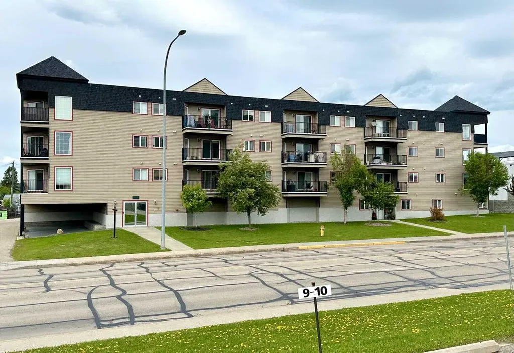4502 52 Avenue Whitecourt AB T7S 0C7