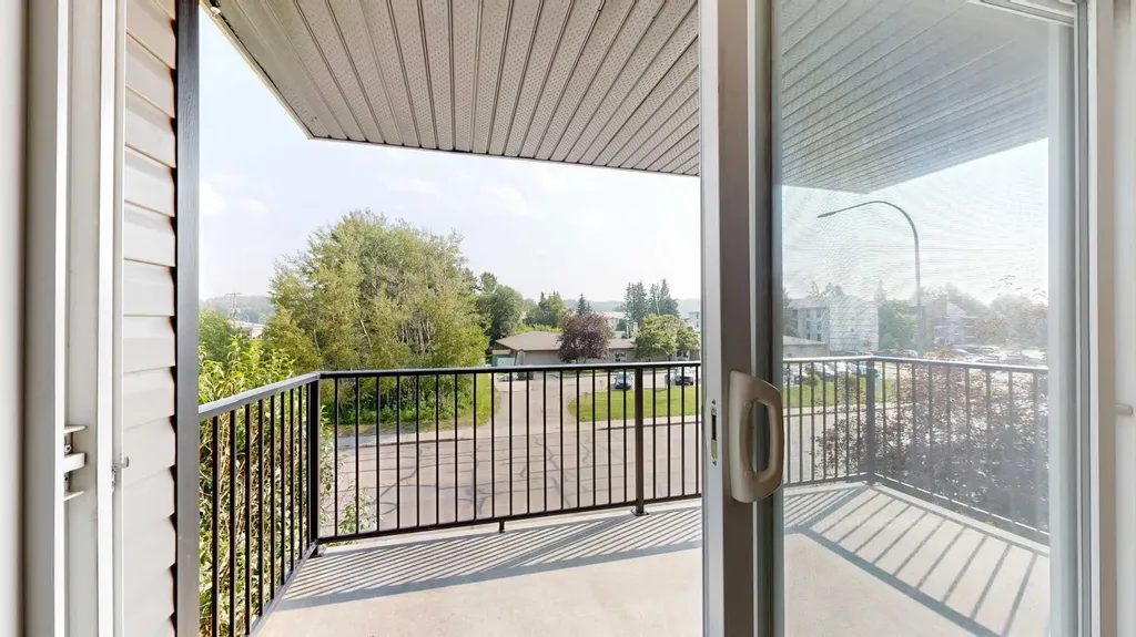 4502 52 Avenue Whitecourt AB T7S 0C7