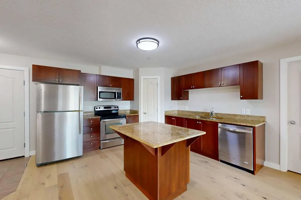 4502 52 Avenue Whitecourt AB T7S 0C7