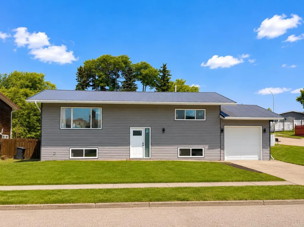 10902 97th Avenue Grande Cache AB t0e 0y0