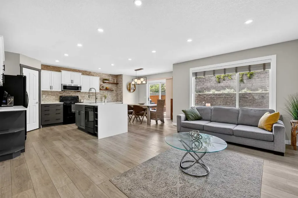 261 Panamount Hill NW Calgary AB T3K 5M3