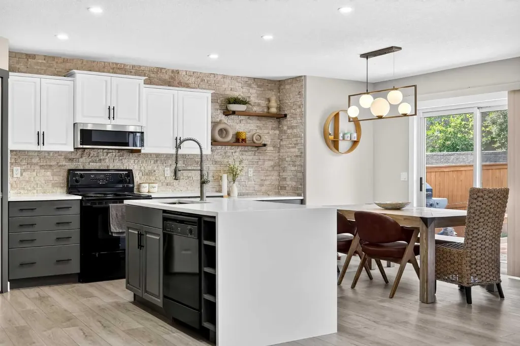 261 Panamount Hill NW Calgary AB T3K 5M3