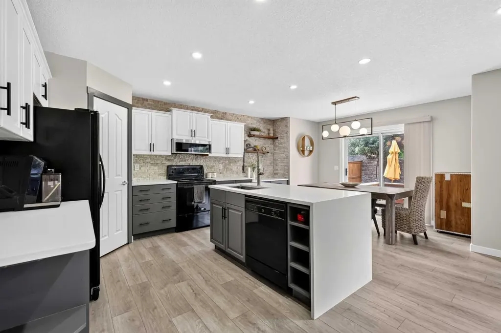 261 Panamount Hill NW Calgary AB T3K 5M3