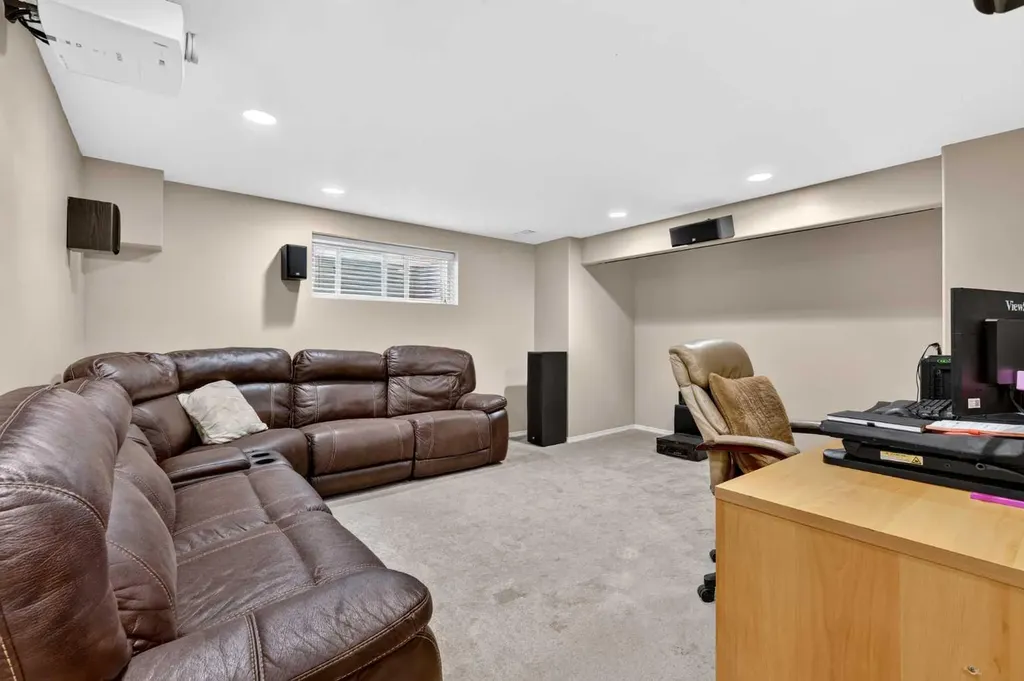 261 Panamount Hill NW Calgary AB T3K 5M3