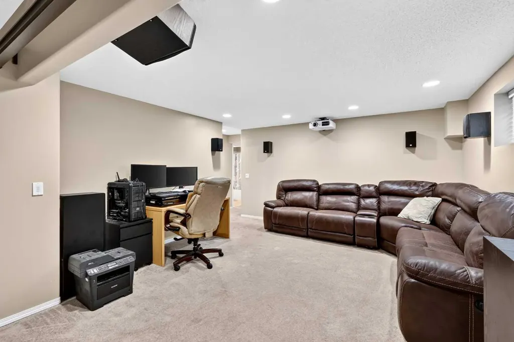 261 Panamount Hill NW Calgary AB T3K 5M3