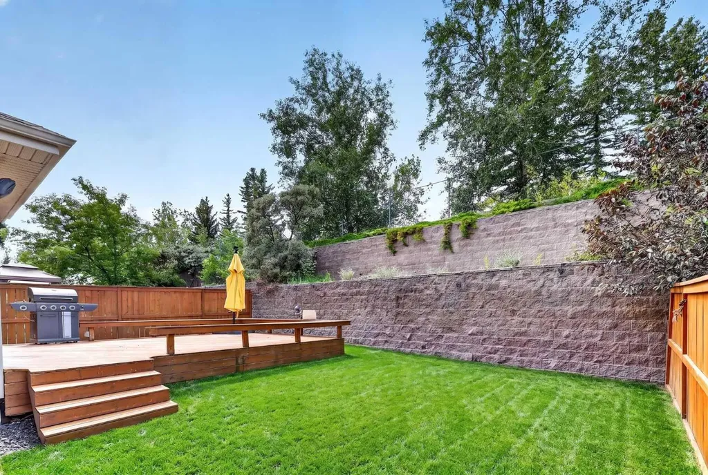 261 Panamount Hill NW Calgary AB T3K 5M3