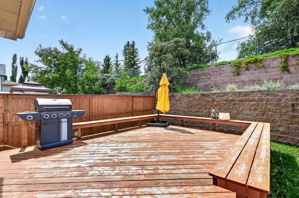 261 Panamount Hill NW Calgary AB T3K 5M3