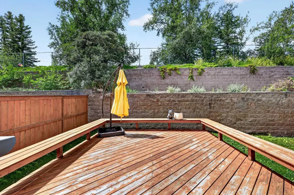 261 Panamount Hill NW Calgary AB T3K 5M3