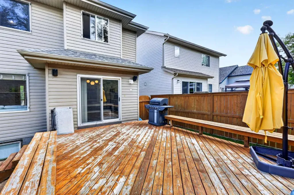 261 Panamount Hill NW Calgary AB T3K 5M3
