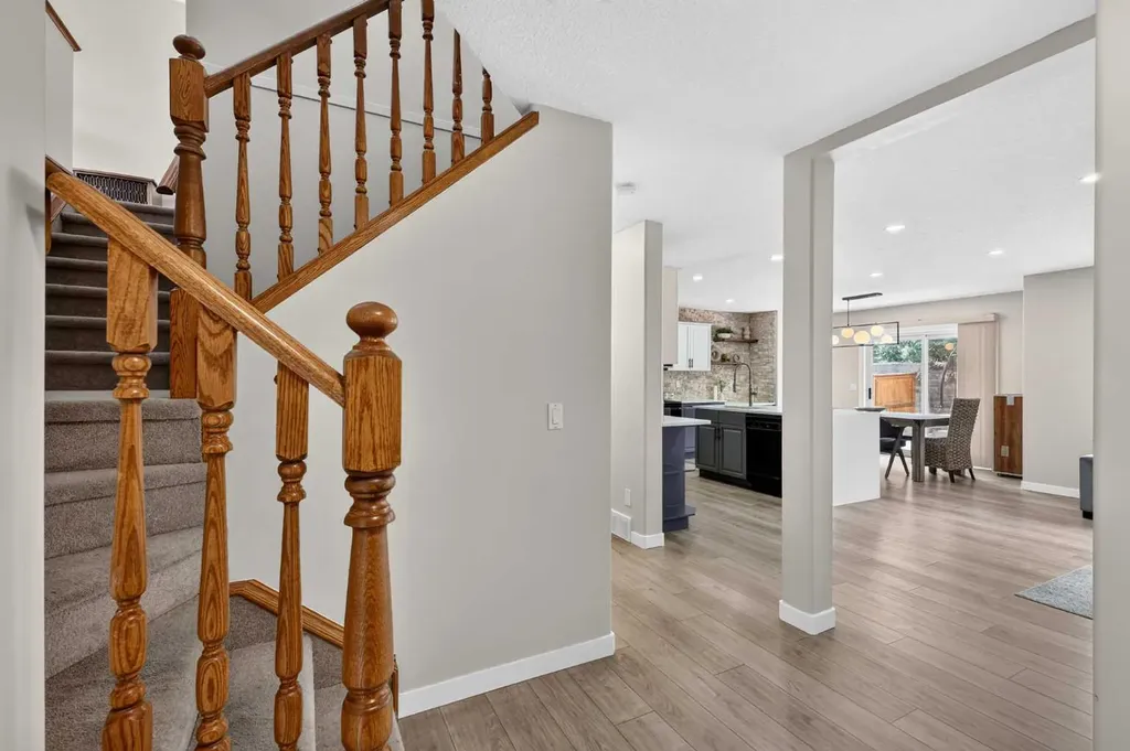 261 Panamount Hill NW Calgary AB T3K 5M3