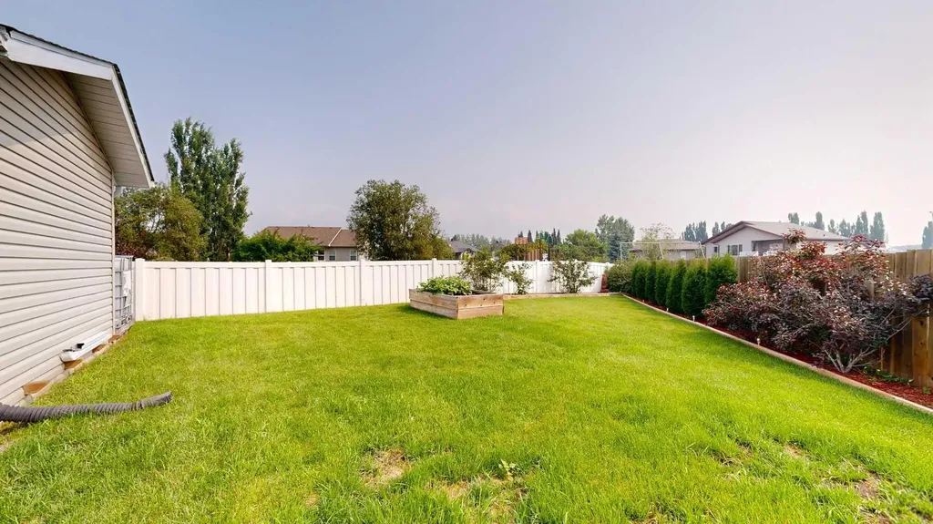 27 Patterson Place Whitecourt AB T7S 1W5