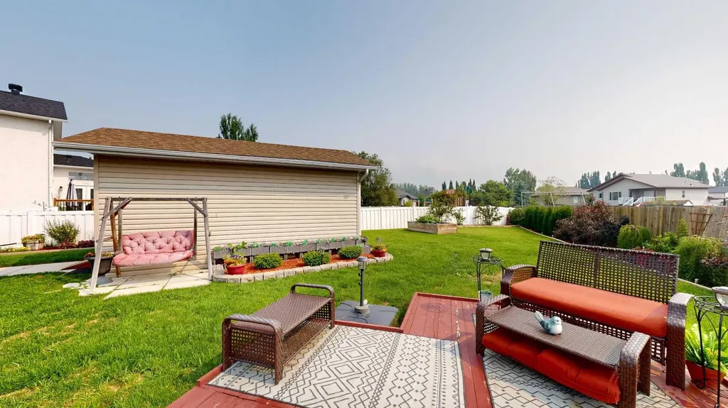27 Patterson Place Whitecourt AB T7S 1W5