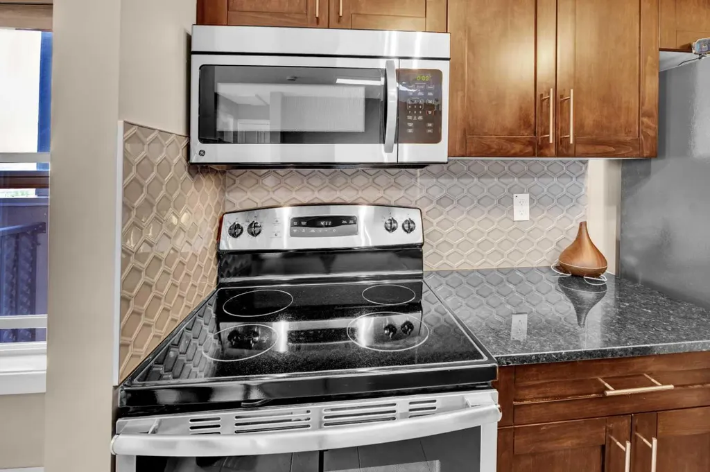 403 Mackenzie Way SW Airdrie AB T4B 3V7
