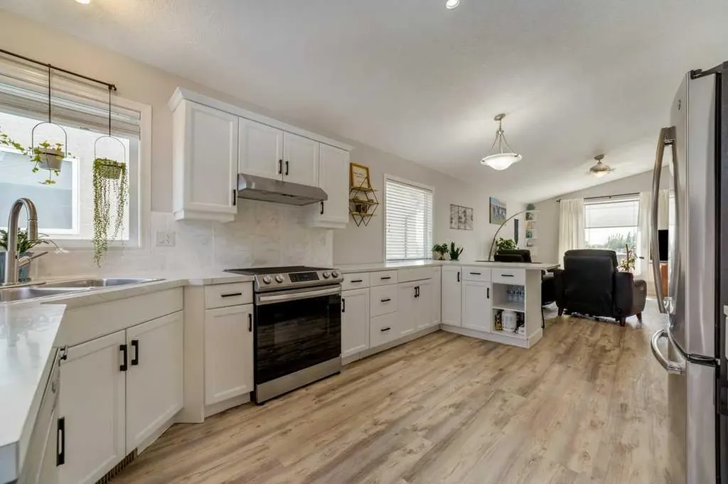 215 Grand River Boulevard W Lethbridge AB T1K 8C5