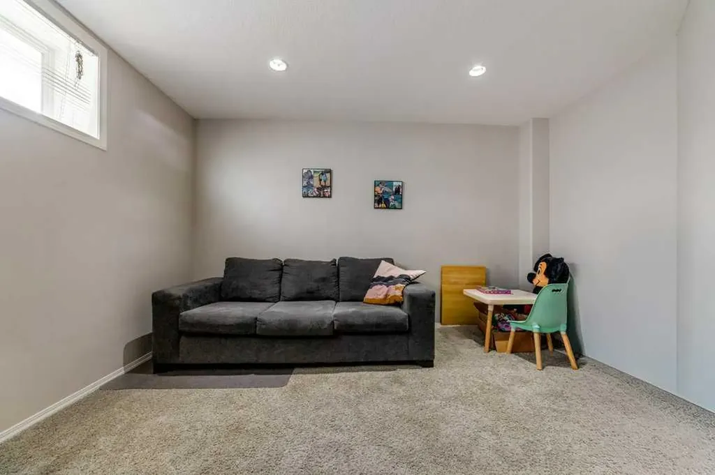 215 Grand River Boulevard W Lethbridge AB T1K 8C5