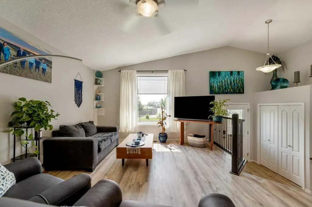 215 Grand River Boulevard W Lethbridge AB T1K 8C5