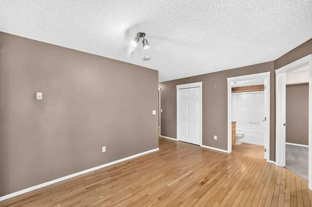70 Panamount Drive NW Calgary AB T3K 5Z1
