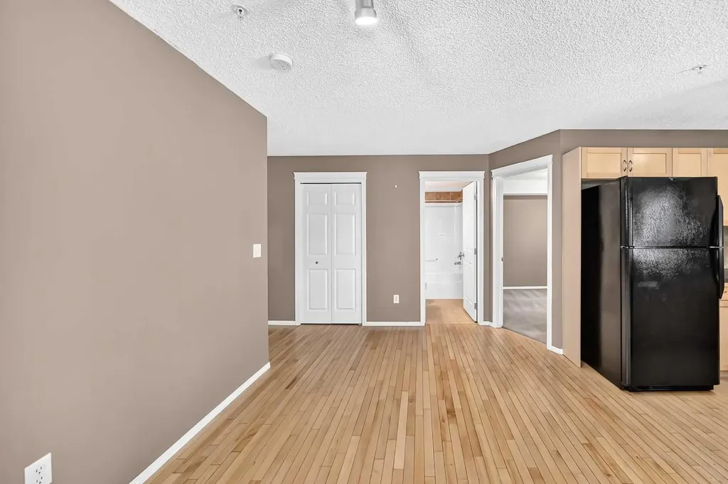 70 Panamount Drive NW Calgary AB T3K 5Z1