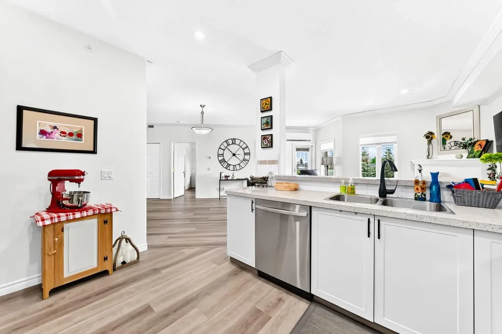 728 Country Hills Road NW Calgary AB T3K 5K8
