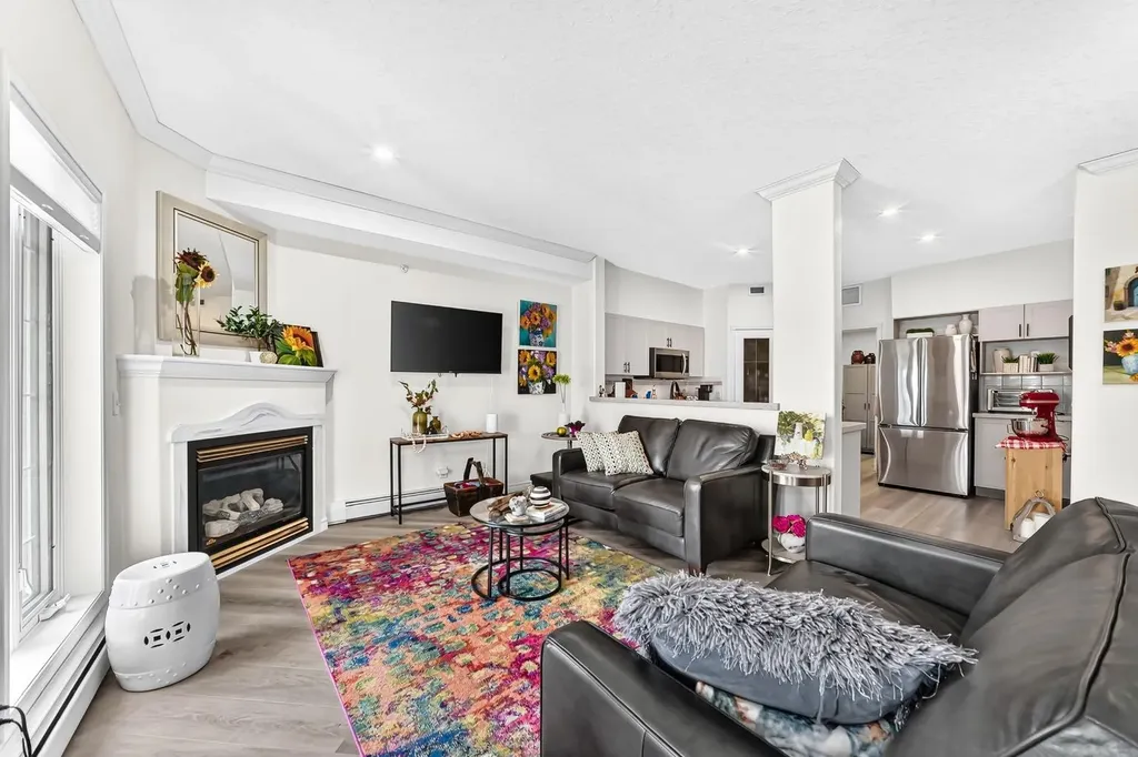 728 Country Hills Road NW Calgary AB T3K 5K8