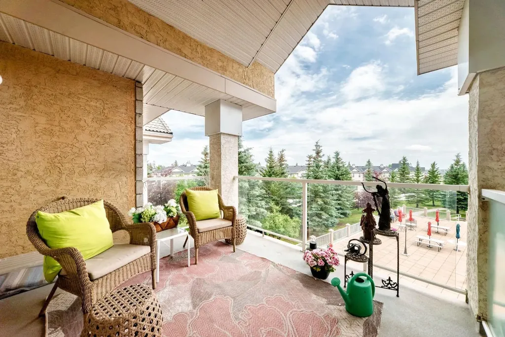 728 Country Hills Road NW Calgary AB T3K 5K8