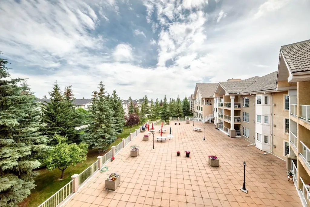 728 Country Hills Road NW Calgary AB T3K 5K8