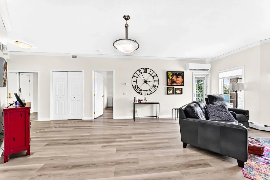 728 Country Hills Road NW Calgary AB T3K 5K8