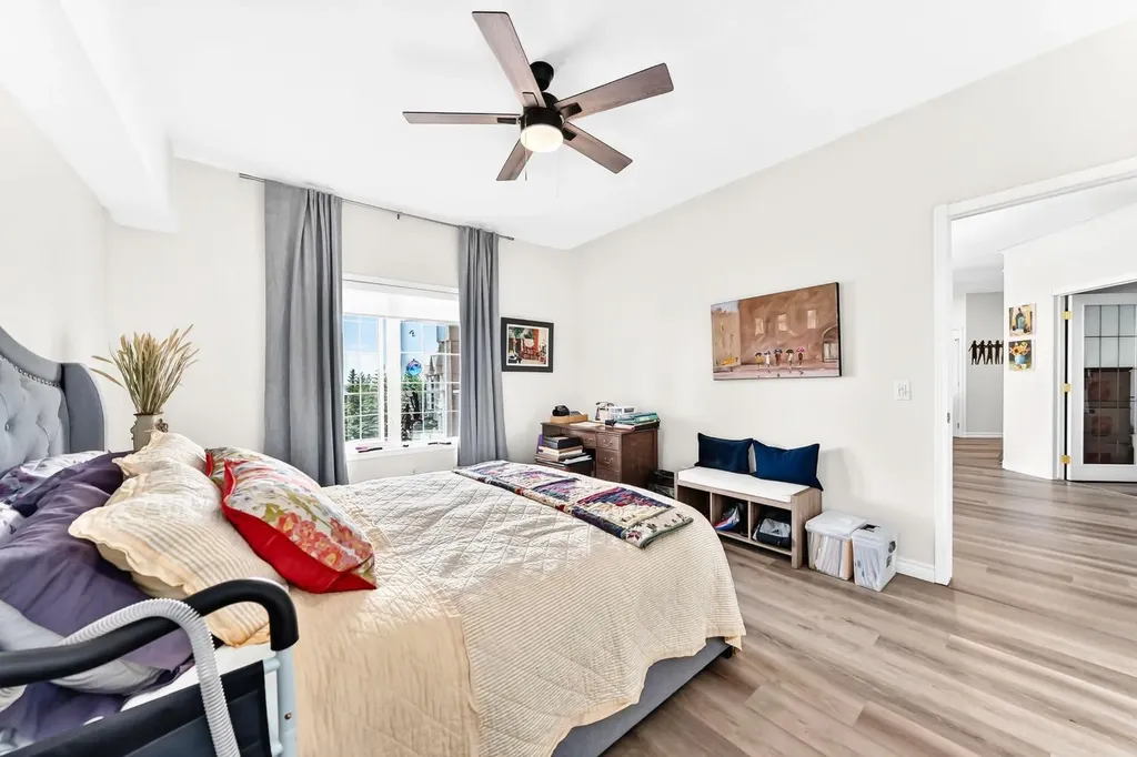 728 Country Hills Road NW Calgary AB T3K 5K8