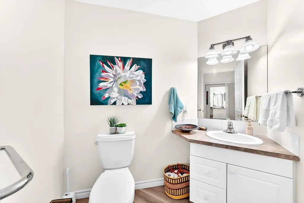 728 Country Hills Road NW Calgary AB T3K 5K8