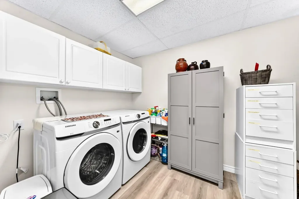 728 Country Hills Road NW Calgary AB T3K 5K8