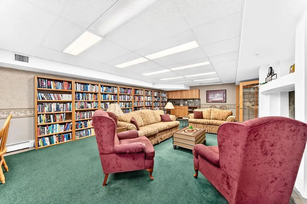 728 Country Hills Road NW Calgary AB T3K 5K8