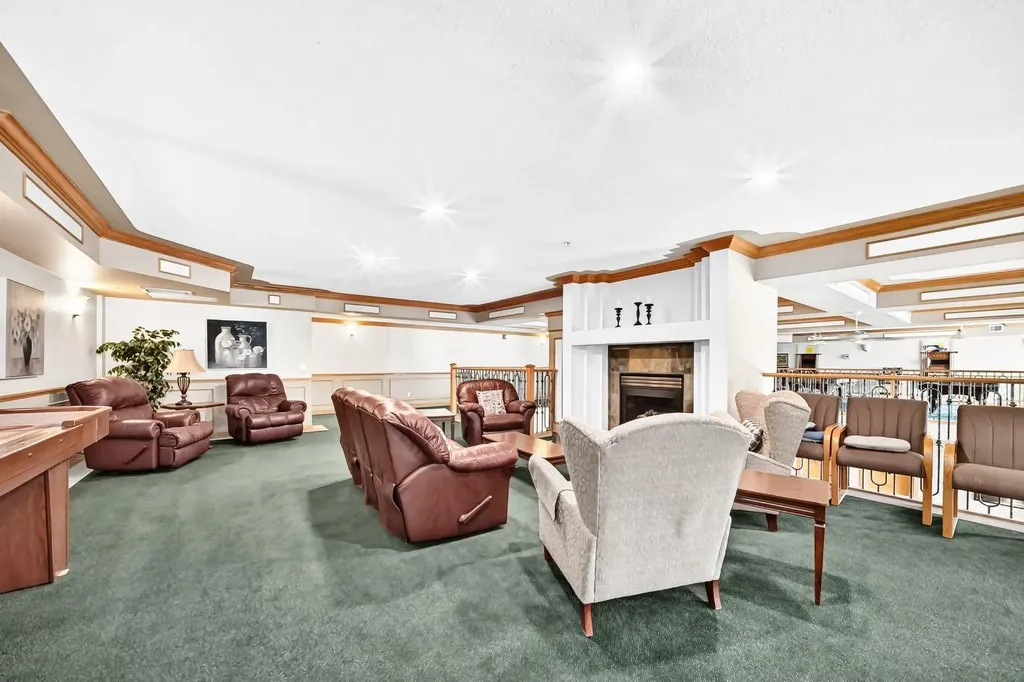 728 Country Hills Road NW Calgary AB T3K 5K8