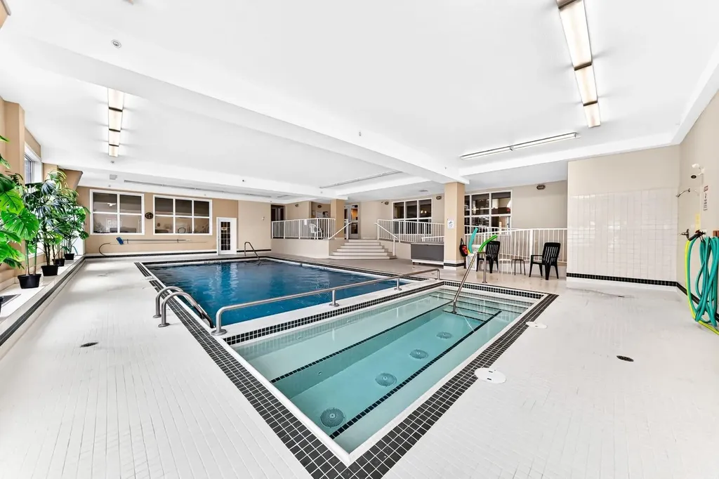 728 Country Hills Road NW Calgary AB T3K 5K8