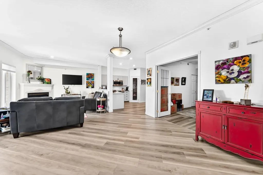 728 Country Hills Road NW Calgary AB T3K 5K8