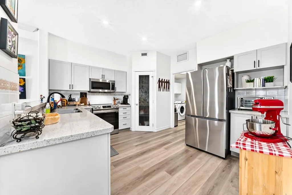 728 Country Hills Road NW Calgary AB T3K 5K8