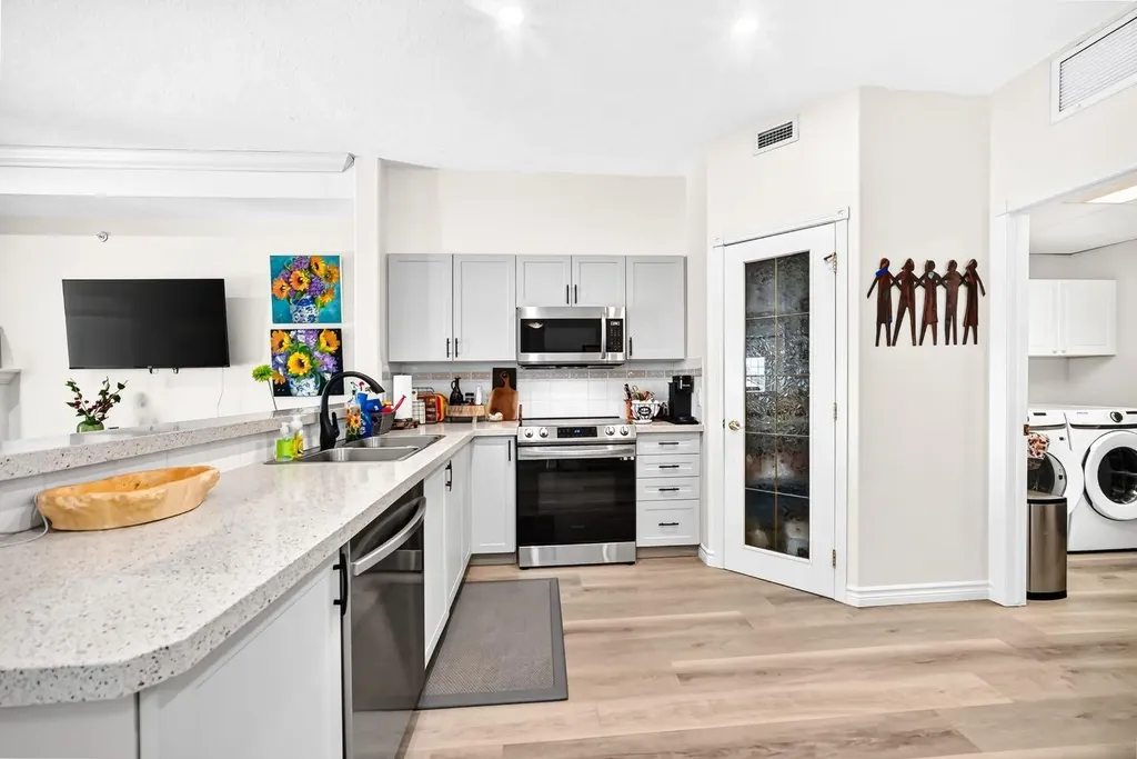 728 Country Hills Road NW Calgary AB T3K 5K8