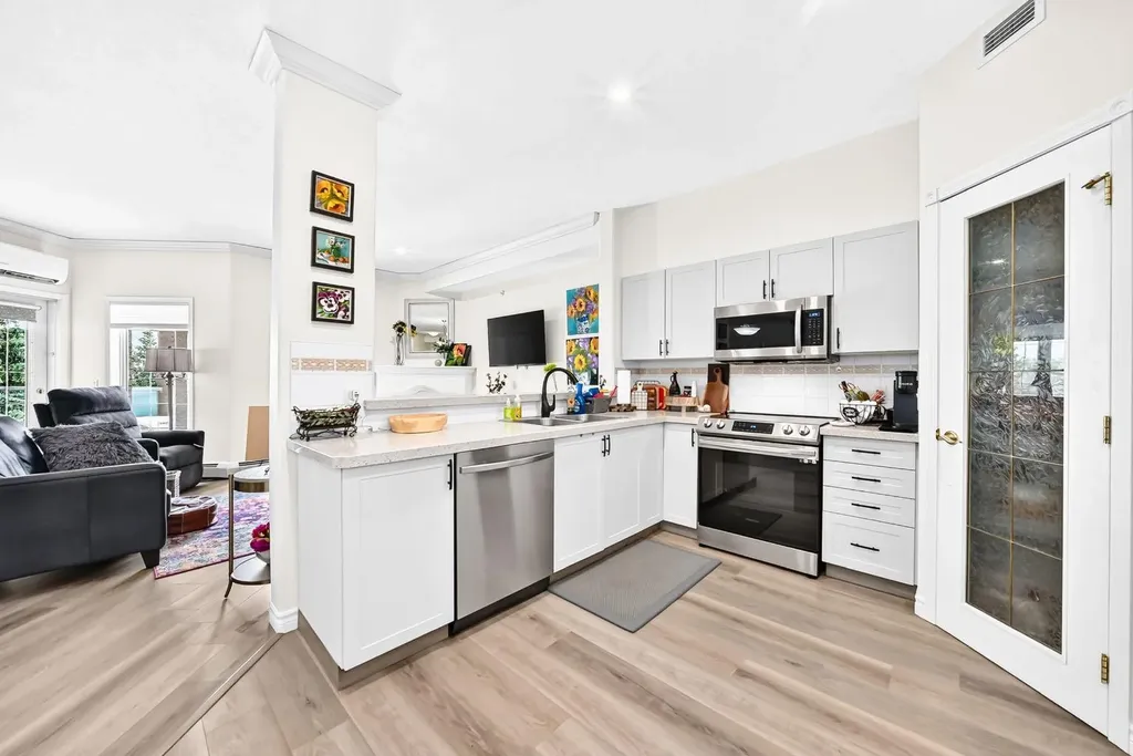 728 Country Hills Road NW Calgary AB T3K 5K8
