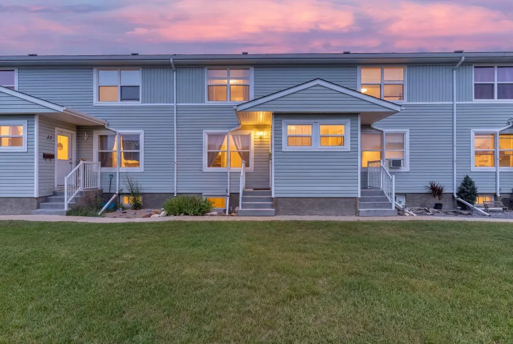 36 Poplar Crescent Springbrook AB T4S 1V3