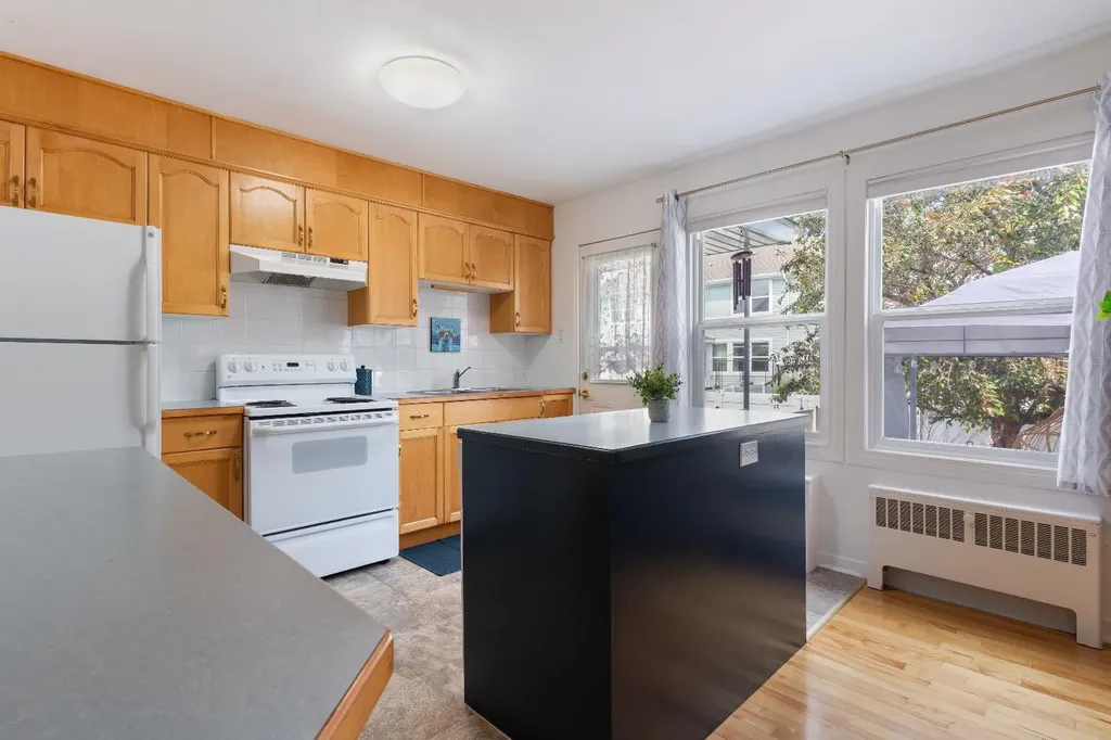 36 Poplar Crescent Springbrook AB T4S 1V3