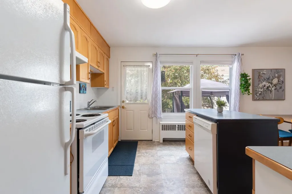 36 Poplar Crescent Springbrook AB T4S 1V3